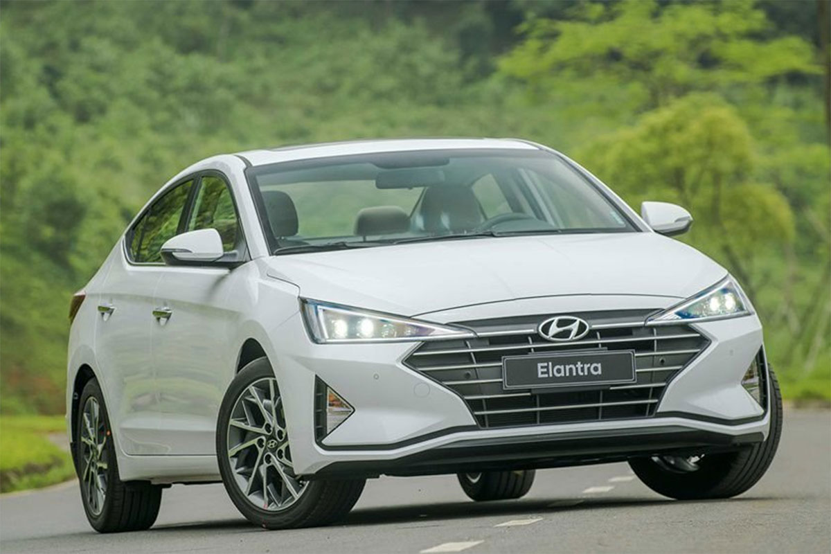 giá bán lẻ của mẫu sedan Elantra giảm 15-20 triệu đồng.