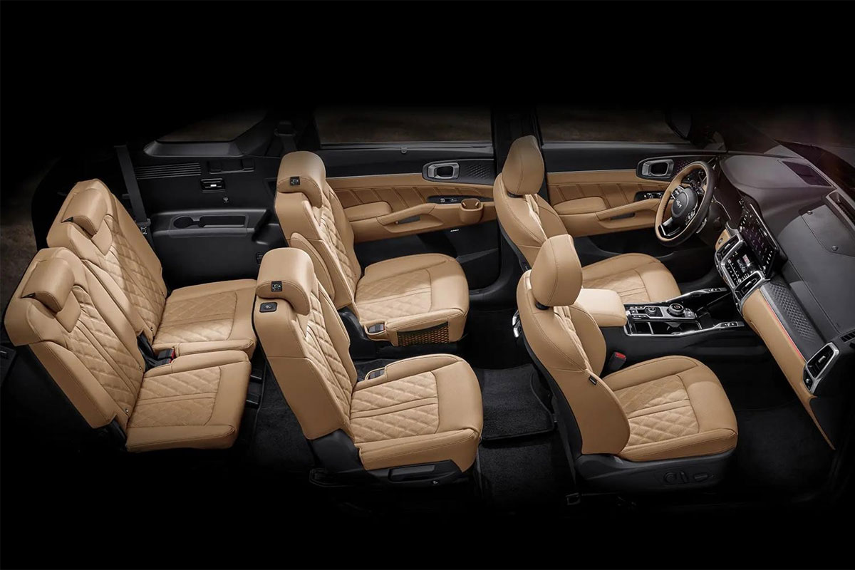 Kia Sorento 2022 được trang bị nội thất rộng rãi và khá sang trọng.