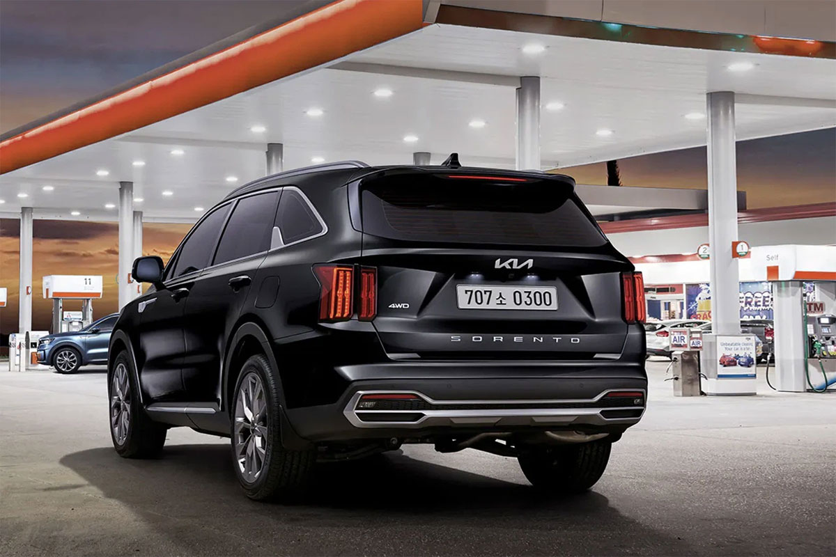 Kia Sorento 2022 vẫn giữ phom dáng vuông vức.