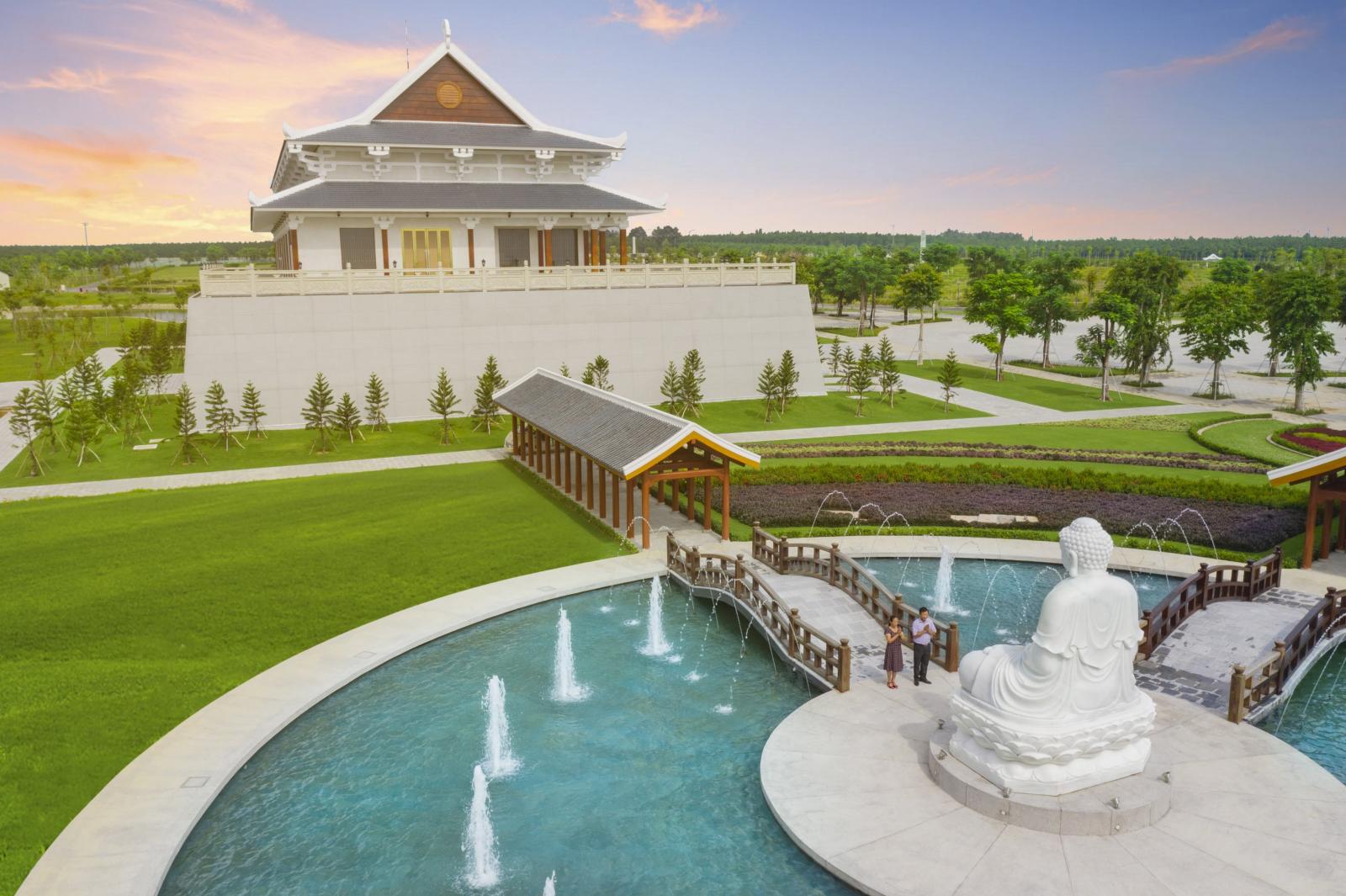 Đền Tr&igrave;nh v&agrave; Nh&agrave; tang lễ tại Hoa vi&ecirc;n nghĩa trang sinh th&aacute;i Sala Garden
