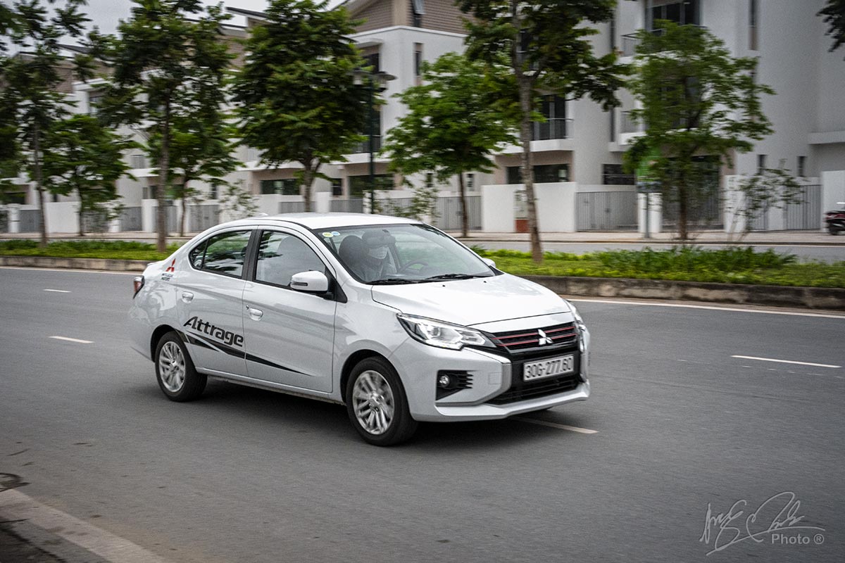 Khi mượn xe người khác, tối thiểu cũng nên đổ đầy bình và rửa sạch xe.