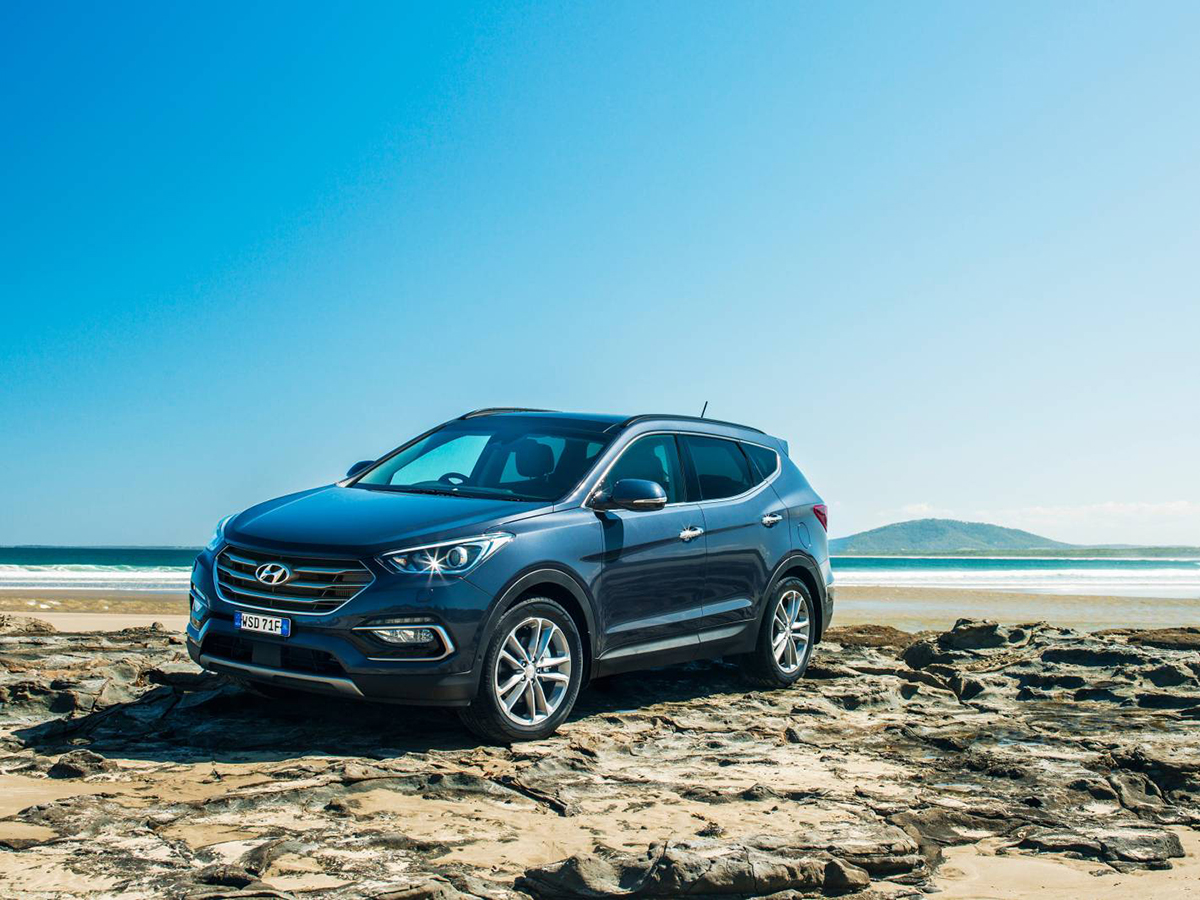 Trong khi xe Santafe 5 chỗ có 4 màu thì Santafe 7 chỗ lại sở hữu tới 7 màu, mang đến nhiều nhiều lựa chọn theo sở thích và phong thủy