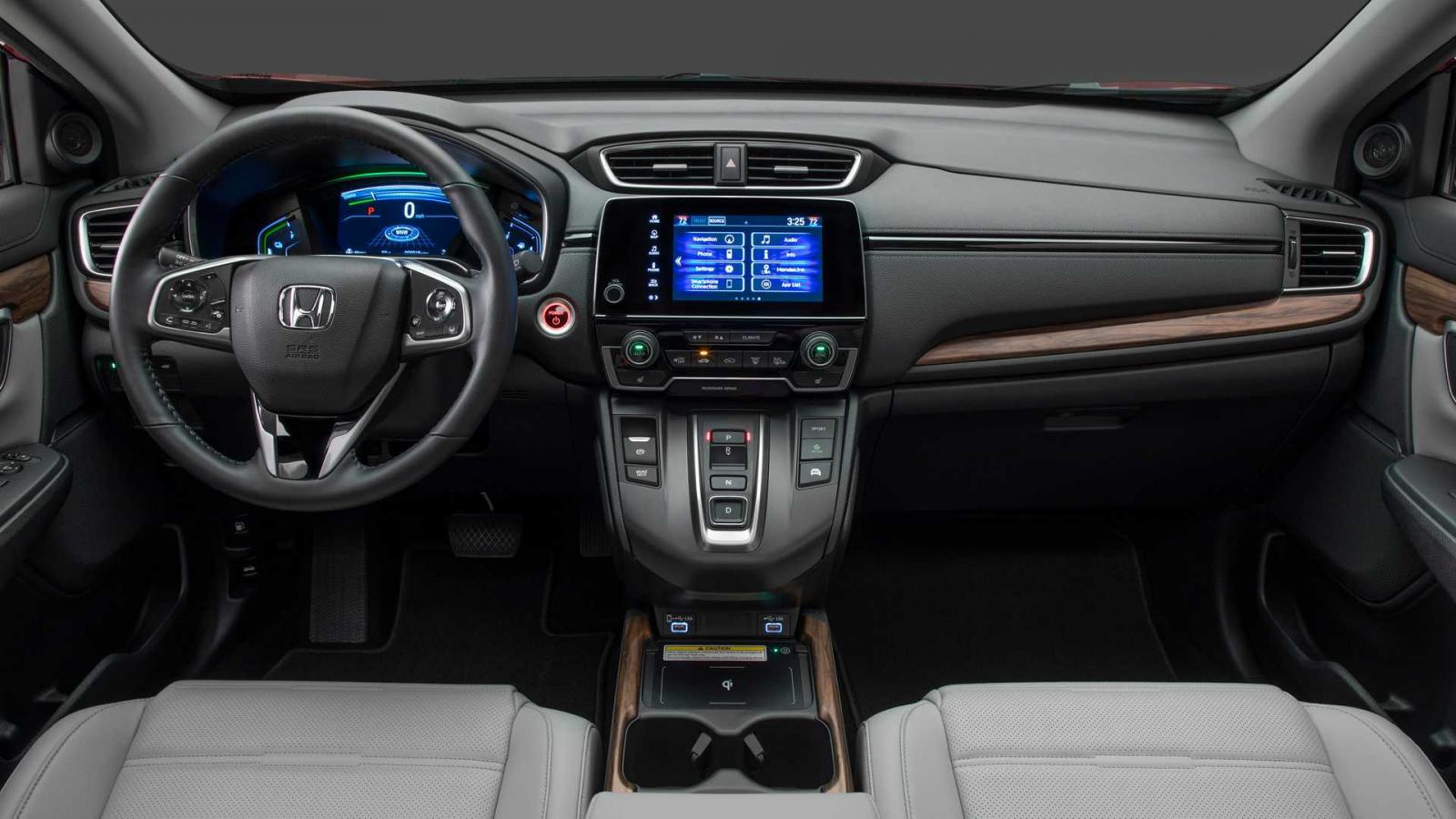 So sánh về nội thất thì Santafe nhỉnh hơn CR-V.