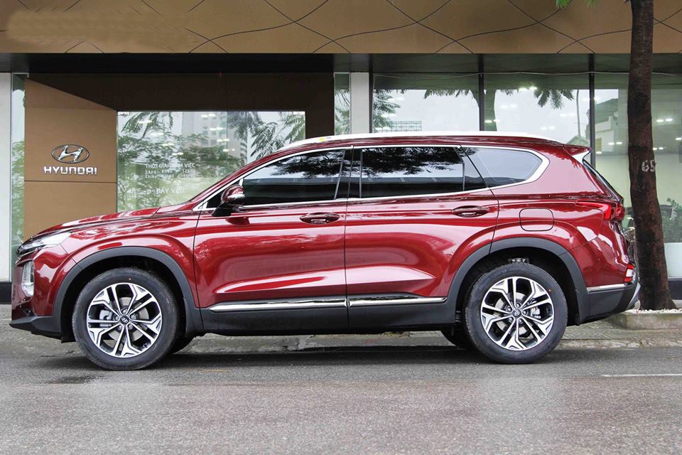 Santafe 2.2L Premium máy dầu cao cấp hướng đến sự trẻ trung nhưng vẫn không đánh mất sự mạnh mẽ.