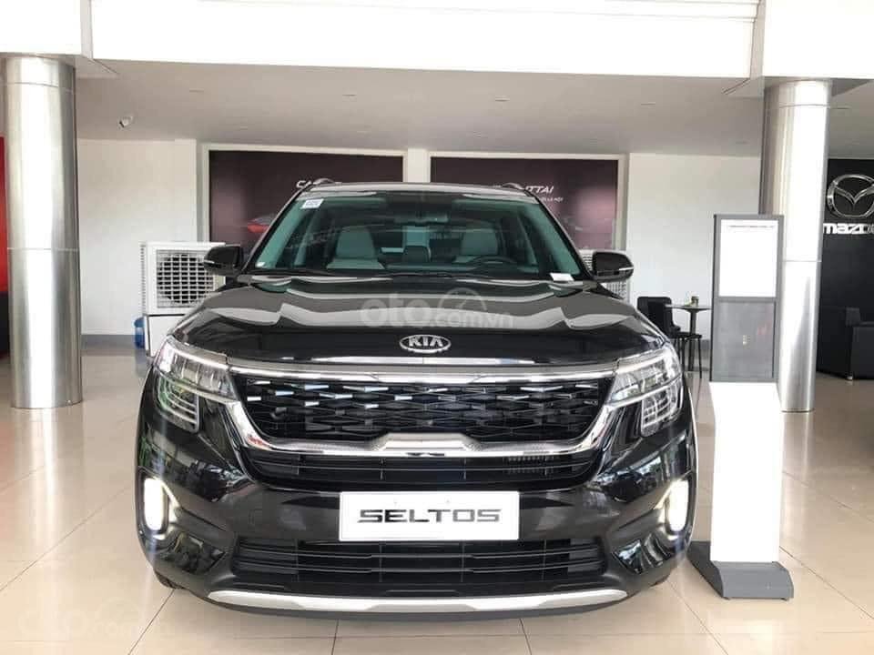 Kia Seltos m&agrave;u đen