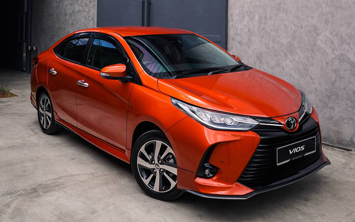 Toyota Vios giá lăn bánh khác nhau tùy phiên bản và tỉnh thành đăng ký, dao động trong khoảng 550 - 750 triệu đồng.