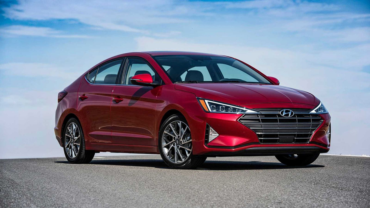 Hyundai Elantra hiện c&oacute; gi&aacute; ni&ecirc;m yết từ 580 - 769 triệu đồng