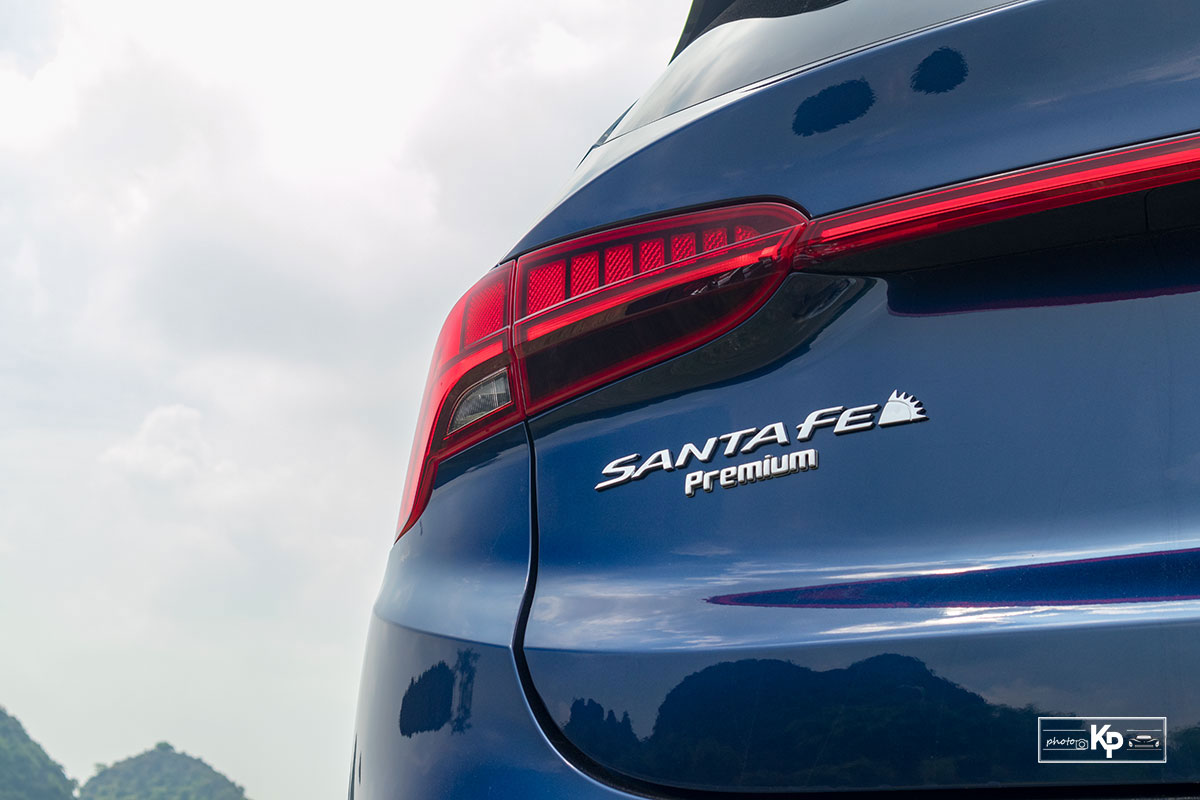 Đánh giá xe Hyundai Santa Fe 2021: Đèn hậu Ảnh Đèn hậu xe Hyundai Santa Fe 2021