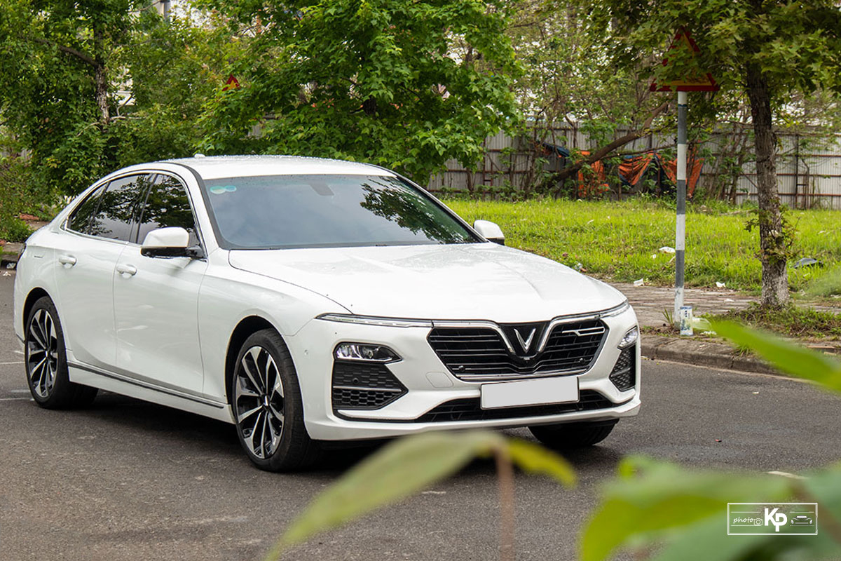 VinFast Lux A2.0 vươt qua Toyota Camry, trở thành m&acirc;̃u xe bán chạy nh&acirc;́t trong nhóm sedan t&acirc;̀m giá 1 tỷ đ&ocirc;̀ng 1