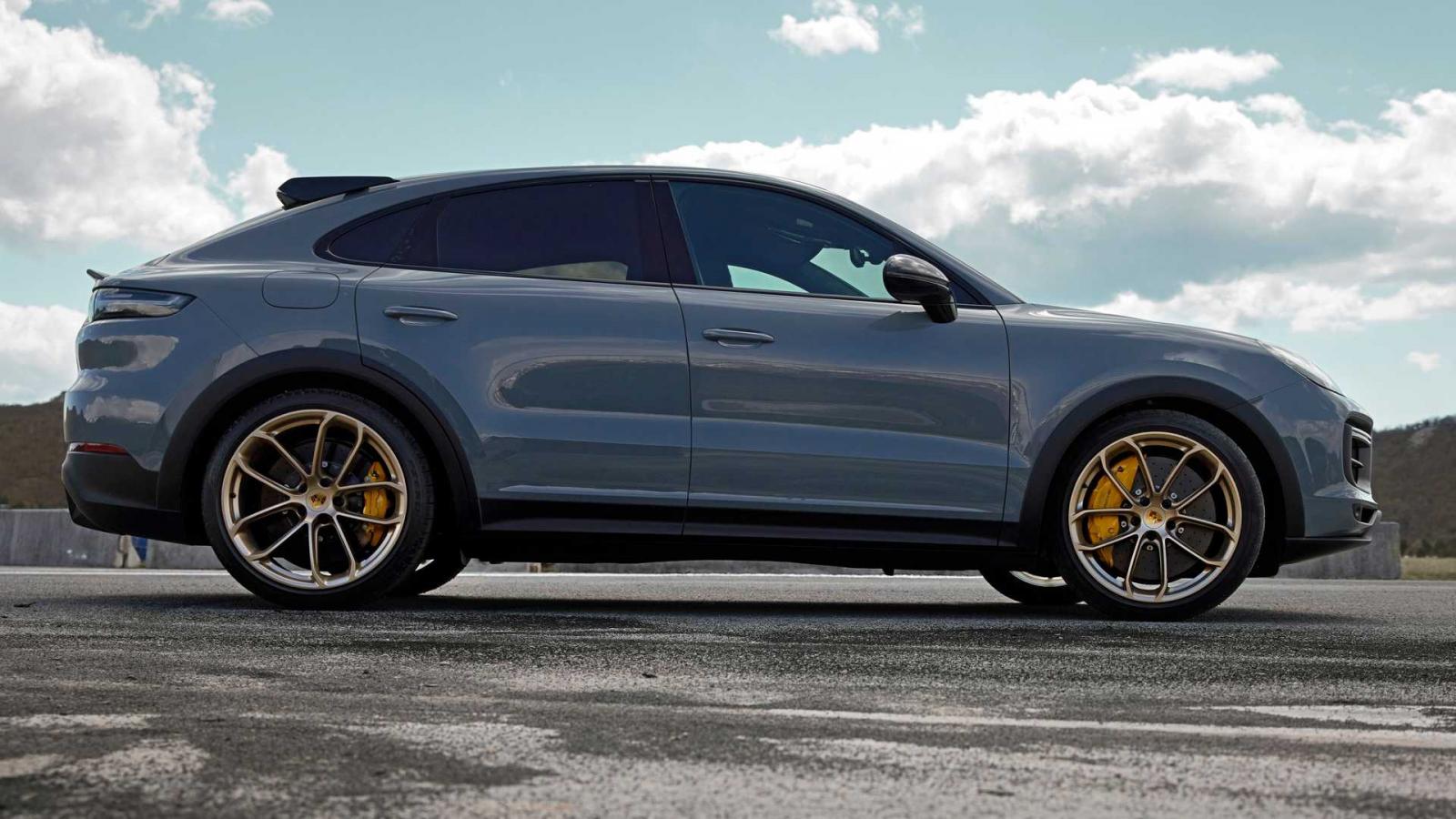 Porsche Cayenne Turbo GT bắt mắt từ mọi g&oacute;c nh&igrave;n.