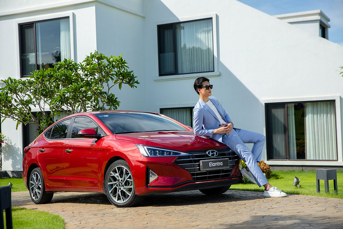 Hyundai Elantra phải vượt qua l&agrave; Kia Cerato v&agrave; Mazda3