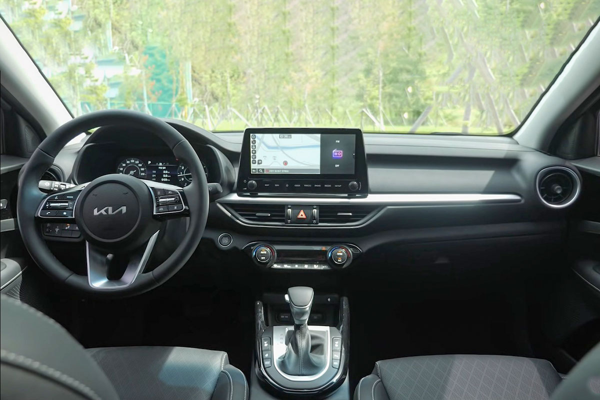Người đầu ti&ecirc;n "b&oacute;c tem" c&ugrave;ng l&uacute;c Kia Cerato 2022 v&agrave; Hyundai Elantra 2022, so găng mọi g&oacute;c cạnh a33