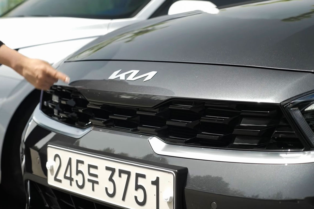 Người đầu ti&ecirc;n "b&oacute;c tem" c&ugrave;ng l&uacute;c Kia Cerato 2022 v&agrave; Hyundai Elantra 2022, so găng mọi g&oacute;c cạnh a4