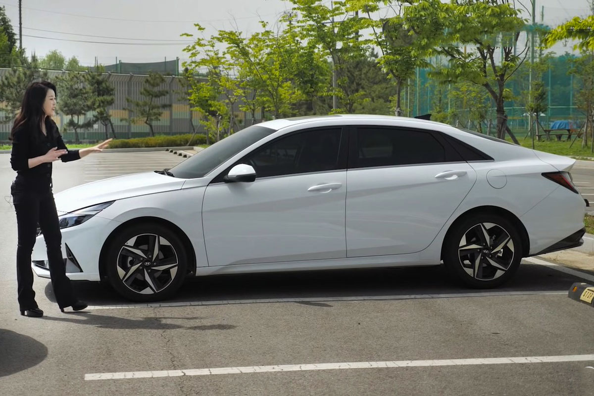 Người đầu ti&ecirc;n "b&oacute;c tem" c&ugrave;ng l&uacute;c Kia Cerato 2022 v&agrave; Hyundai Elantra 2022, so găng mọi g&oacute;c cạnh a8