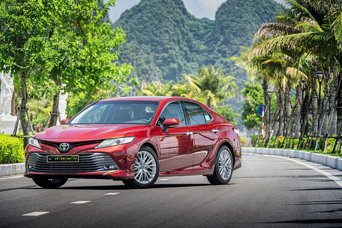 Doanh số của Toyota Camry th&aacute;ng 6/2021 b&aacute;n được 302 xe.