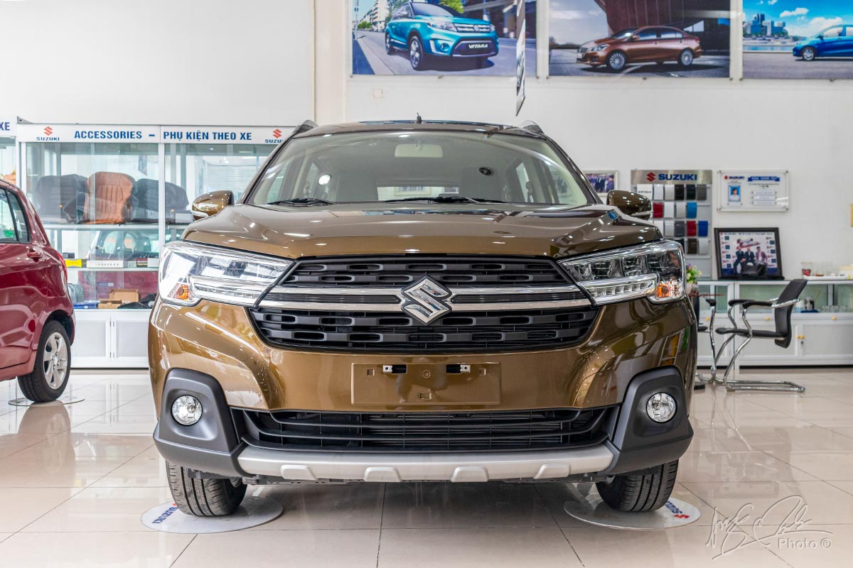 Suzuki XL7 - mẫu xe bán chạy thứ 2 trong phân khúc, chiếm 17% thị phần phân khúc. 1