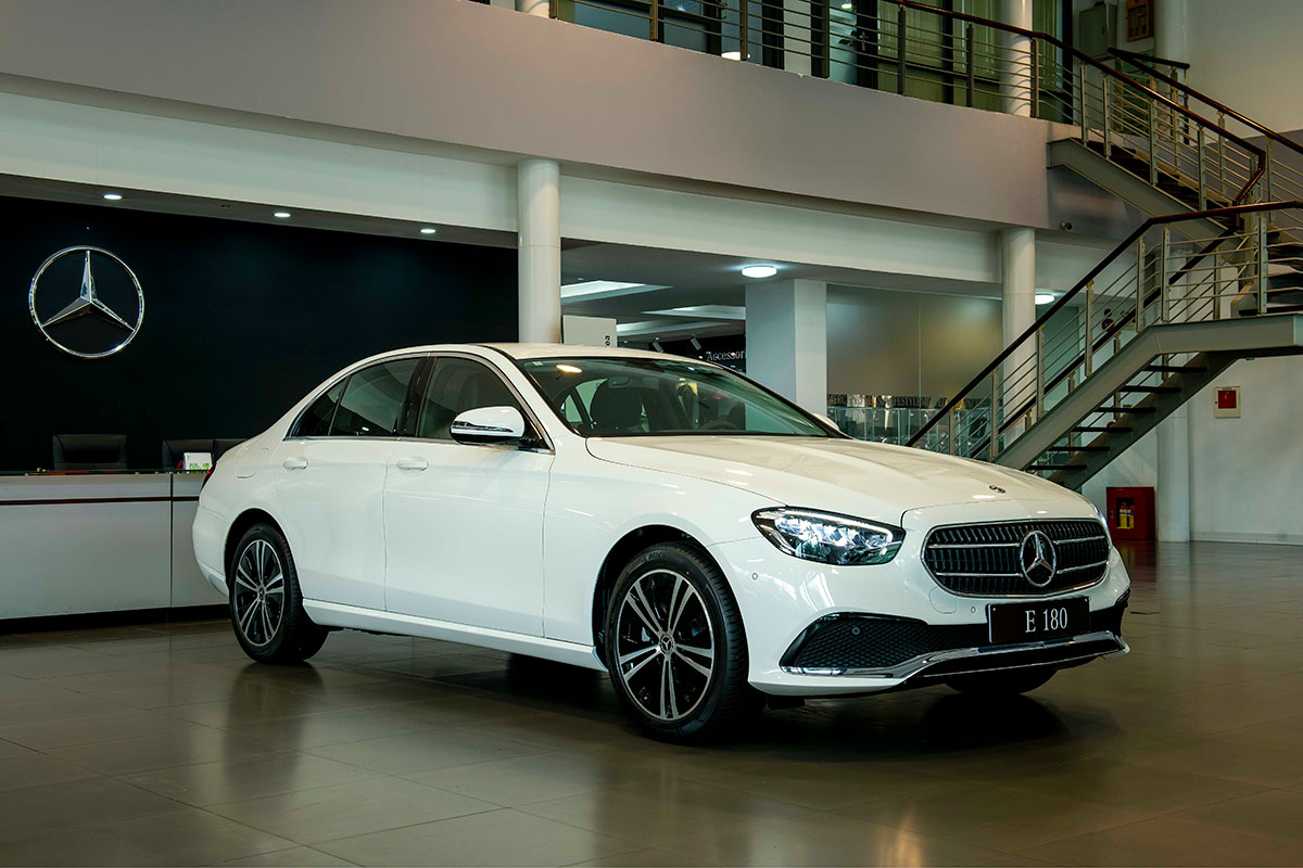 Mercedes-Benz E 180 mới được bổ sung Mercedes-Benz E 180 mới được bổ sung.