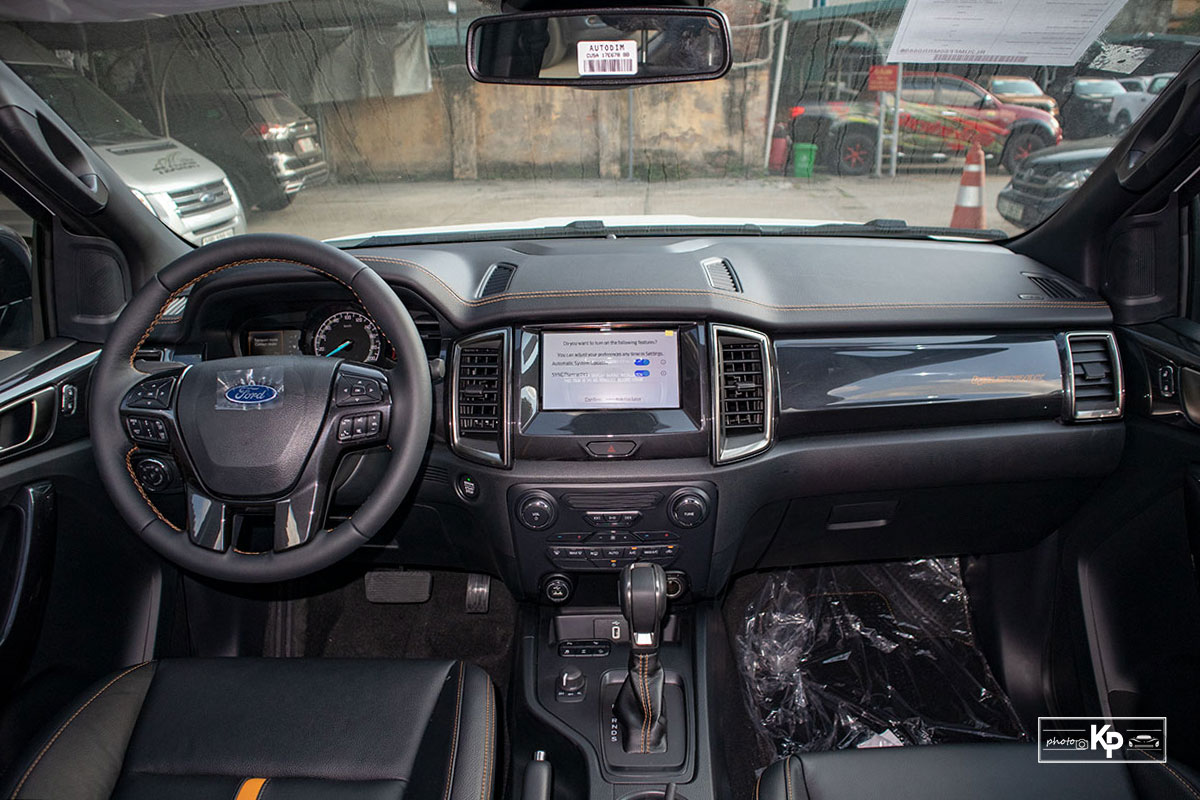 Vừa về đại l&yacute;, Ford Ranger lắp r&aacute;p nhận ưu đ&atilde;i đến 60 triệu đồng, vẫn c&oacute; bản nhập khẩu cho t&iacute;n đồ "s&iacute;nh ngoại" a3