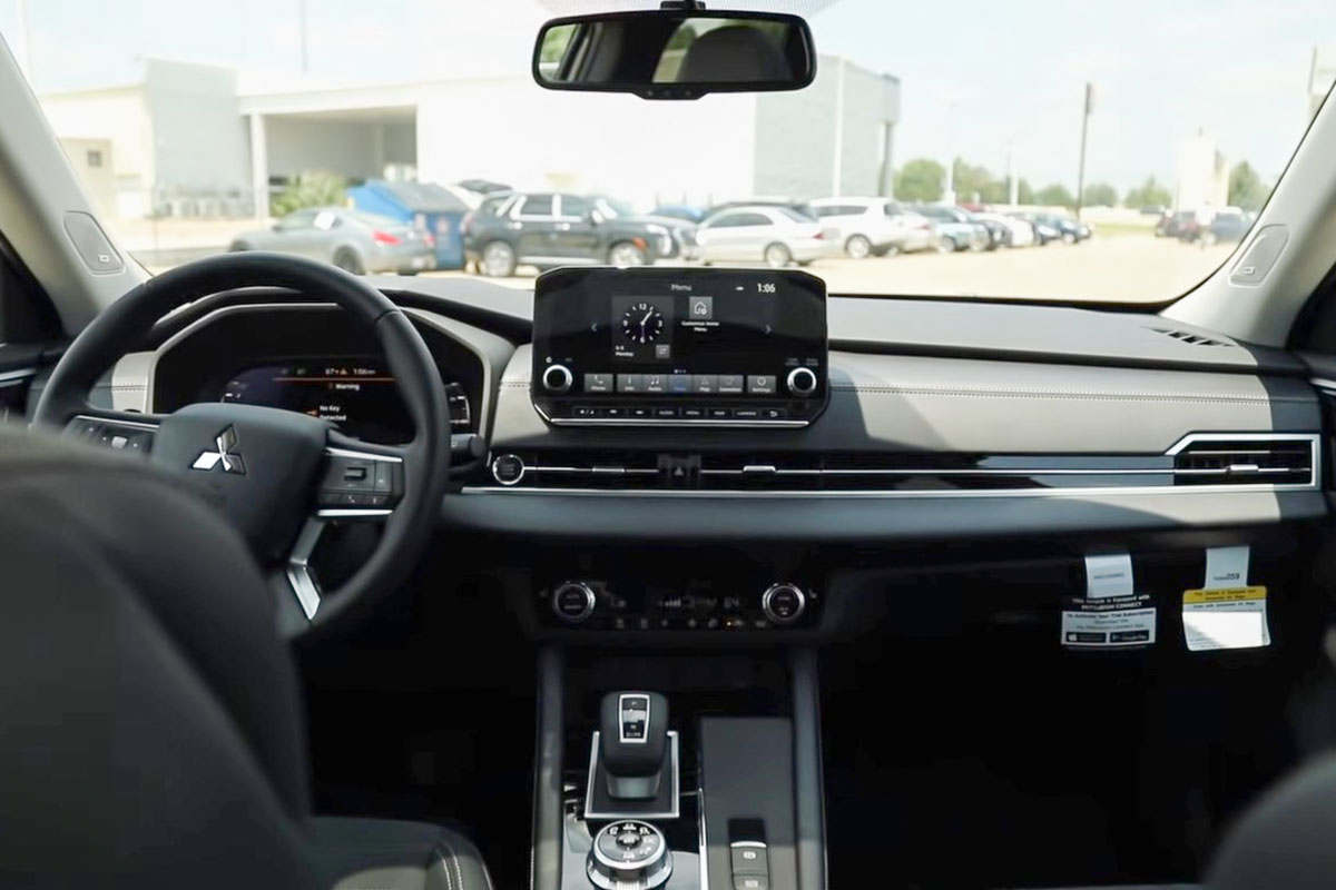 Trên tay Mitsubishi Outlander 2022, Reviewer Việt đầu tiên trải nghiệm trước ngày về nước a4