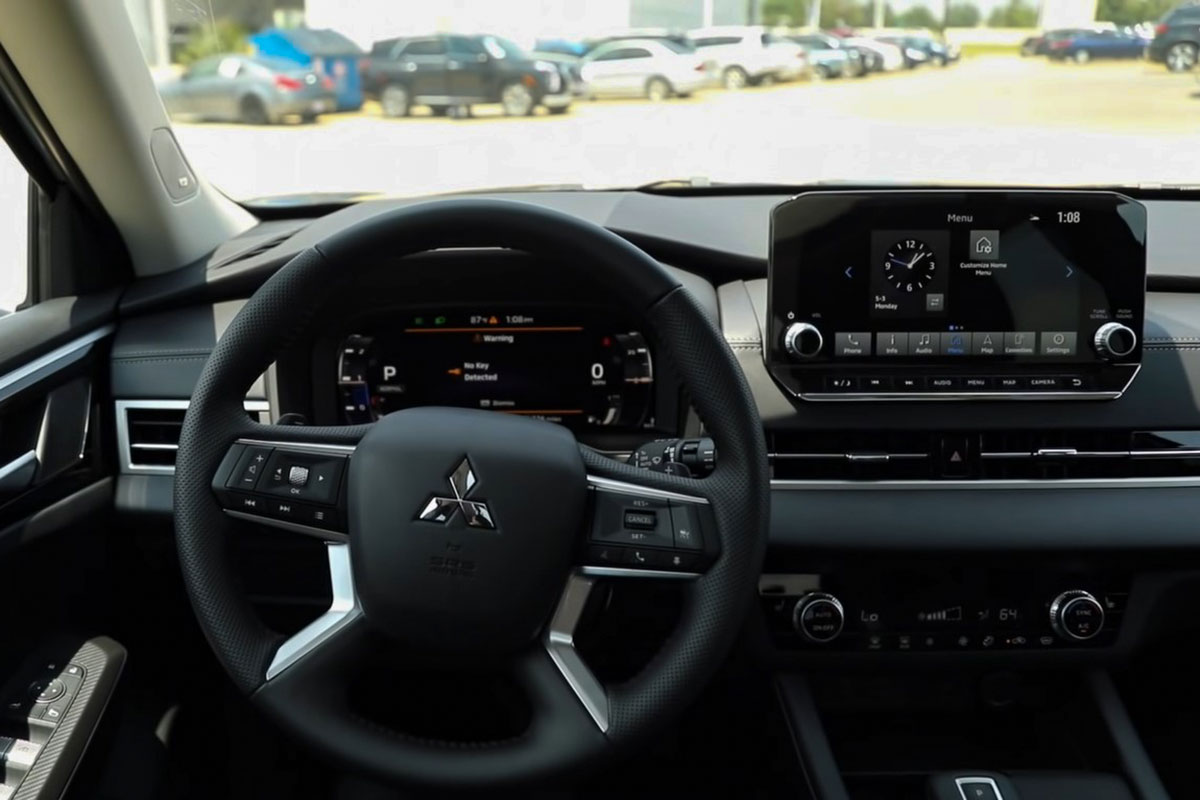 Trên tay Mitsubishi Outlander 2022, Reviewer Việt đầu tiên trải nghiệm trước ngày về nước a9