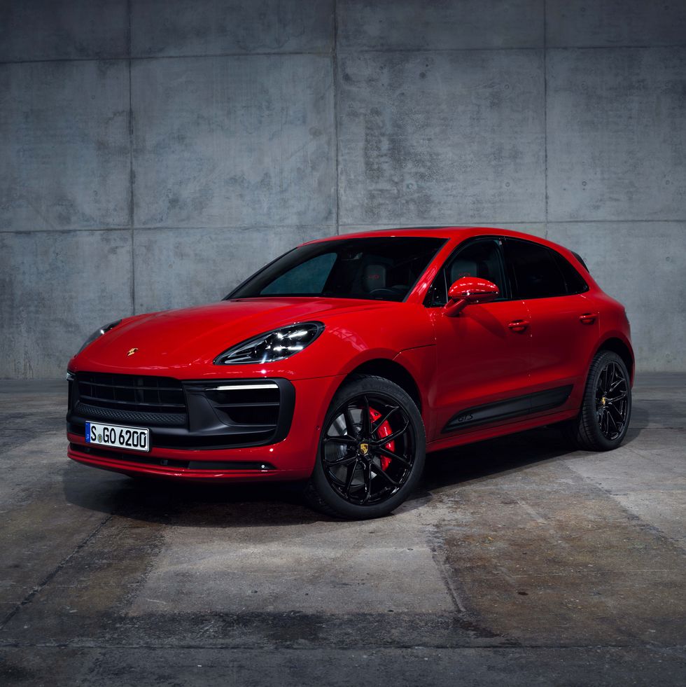 Porsche Macan 2022 tăng sức mạnh, chào giá từ 1,3 tỷ đồng.