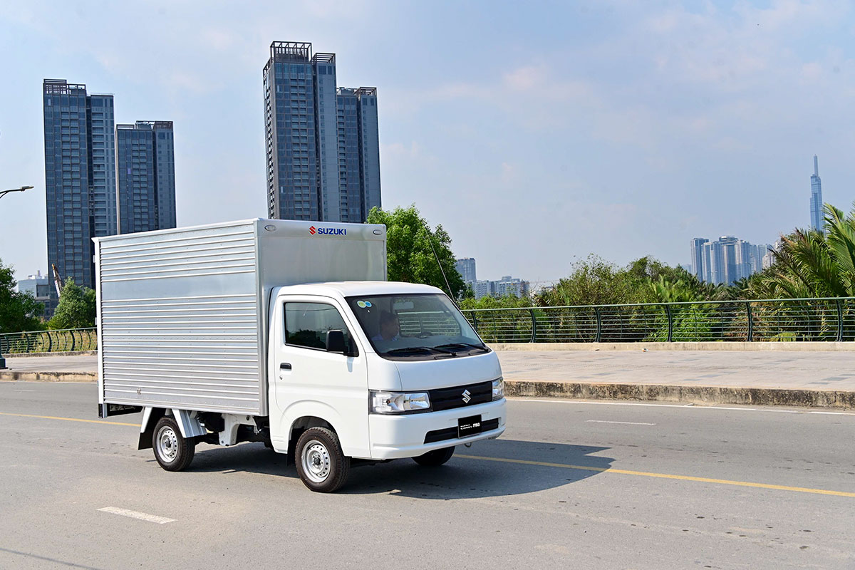 B&aacute;n k&iacute;nh v&ograve;ng quay 4,4m gi&uacute;p Suzuki Carry Pro linh hoạt di chuyển trong những con phố nhỏ ở nội đ&ocirc; như một chiếc xe con.