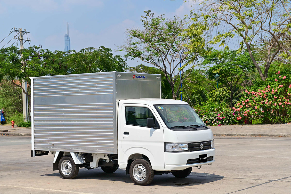 Suzuki Carry Pro - xe tải nhẹ đ&aacute;p ứng mọi nhu cầu vận chuyển nhờ khả năng vận h&agrave;nh linh hoạt v&agrave; tiết kiệm nhi&ecirc;n liệu vượt trội.