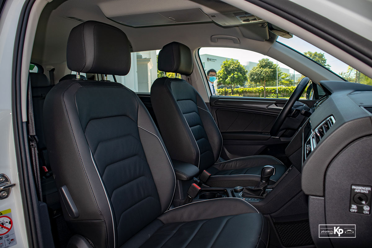 Đánh giá xe Volkswagen Tiguan 2021: Ghế phụ Ảnh Ghế phụ xe Volkswagen Tiguan 2021
