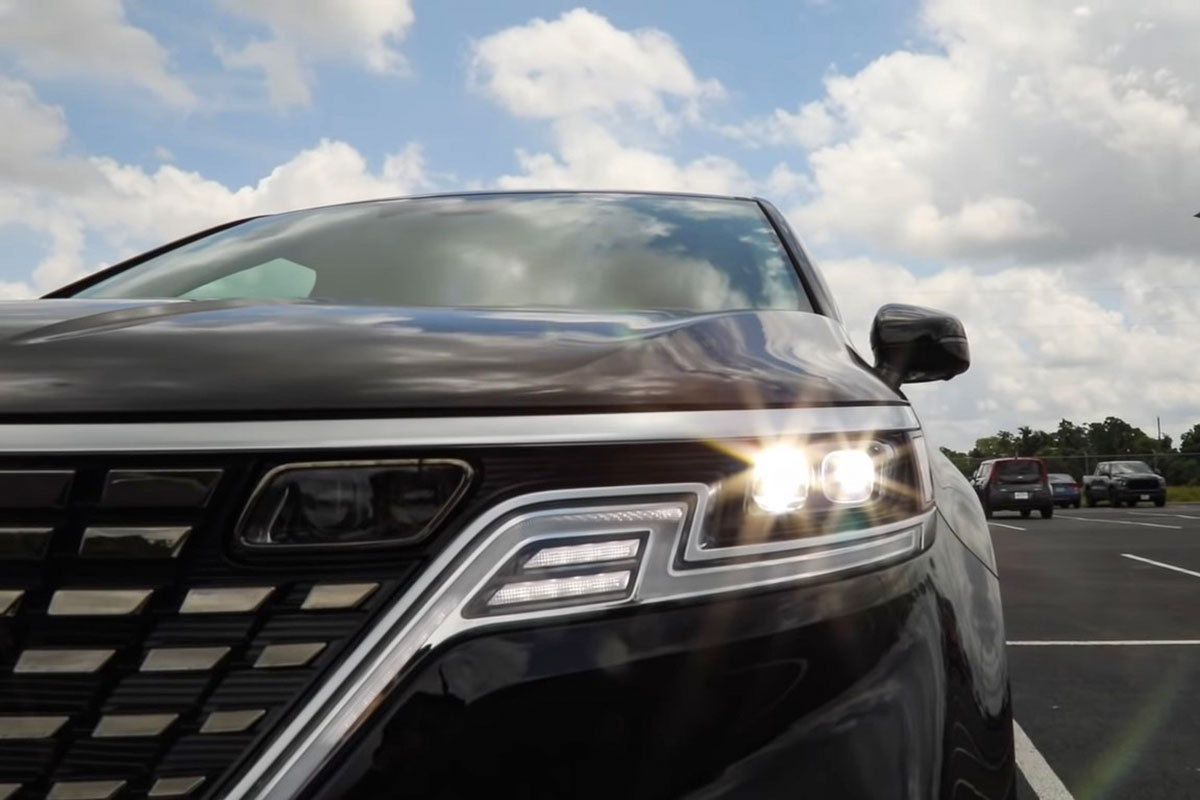 Người Việt đầu ti&ecirc;n "b&oacute;c tem" Kia Sedona 2021: Thay đổi to&agrave;n diện, gi&aacute; dự kiến cao khi b&aacute;n ở Việt Nam a4