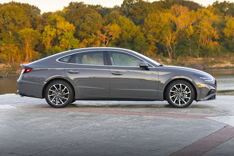 Hyundai Sonata N-Line Night Edition 2022 đẹp mắt với mọi g&oacute;c nh&igrave;n.
