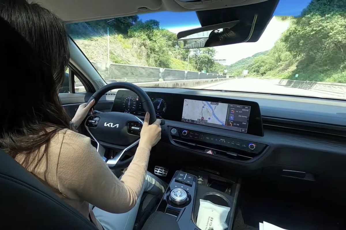 "Mục sở thị" Kia K8 2021 ngo&agrave;i đời thực: Đẹp kh&ocirc;ng g&oacute;c chết, đối thủ lớn của Mercedes-Benz E-Class a19