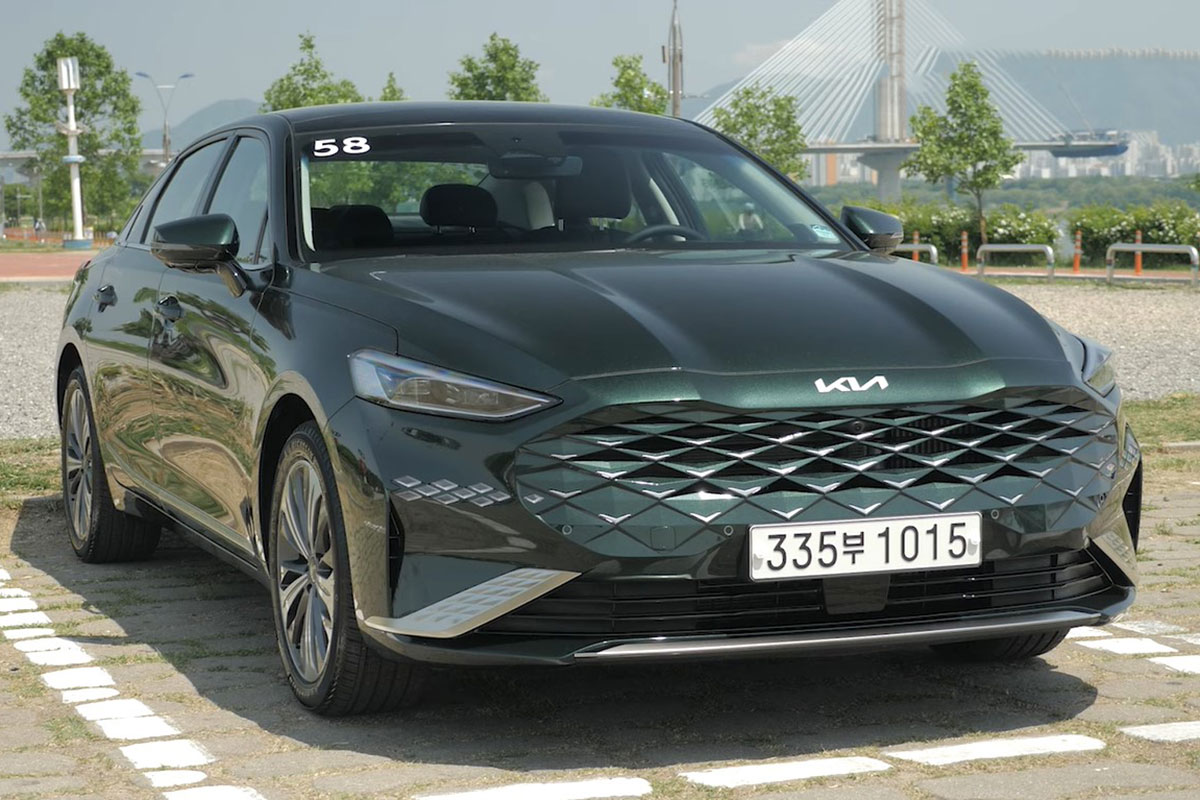 "Mục sở thị" Kia K8 2021 ngo&agrave;i đời thực: Đẹp kh&ocirc;ng g&oacute;c chết, đối thủ lớn của Mercedes-Benz E-Class a1