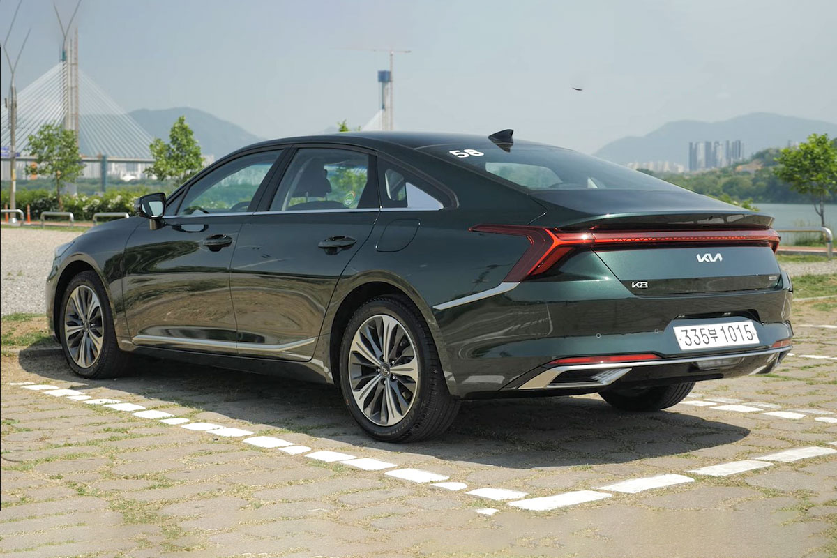 "Mục sở thị" Kia K8 2021 ngo&agrave;i đời thực: Đẹp kh&ocirc;ng g&oacute;c chết, đối thủ lớn của Mercedes-Benz E-Class a6