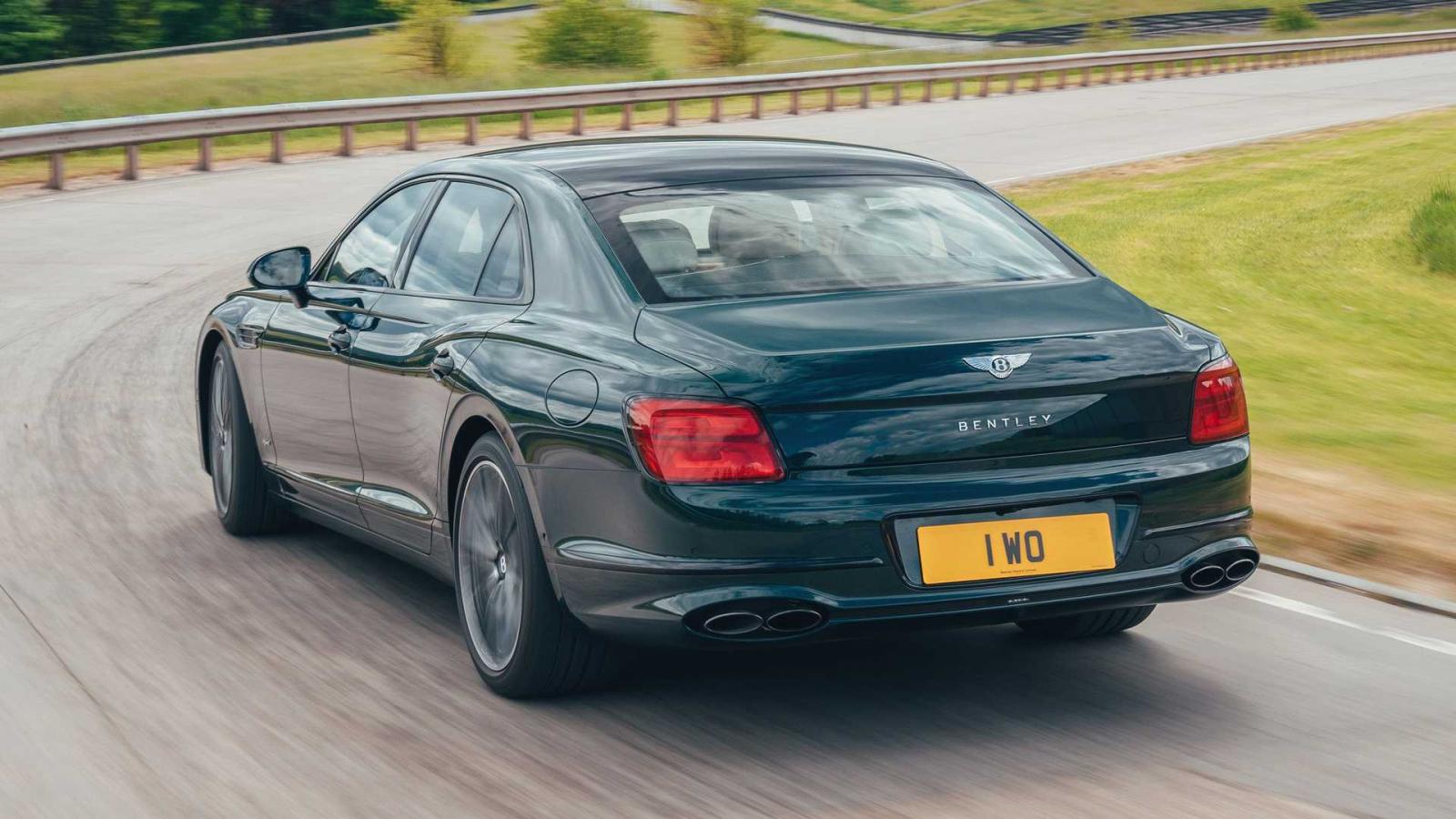 Bentley Flying Spur Hybrid 2022 sở hữu nhiều chế độ lái đa dạng Bentley Flying Spur Hybrid 2022 sở hữu nhiều chế độ lái đa dạng.
