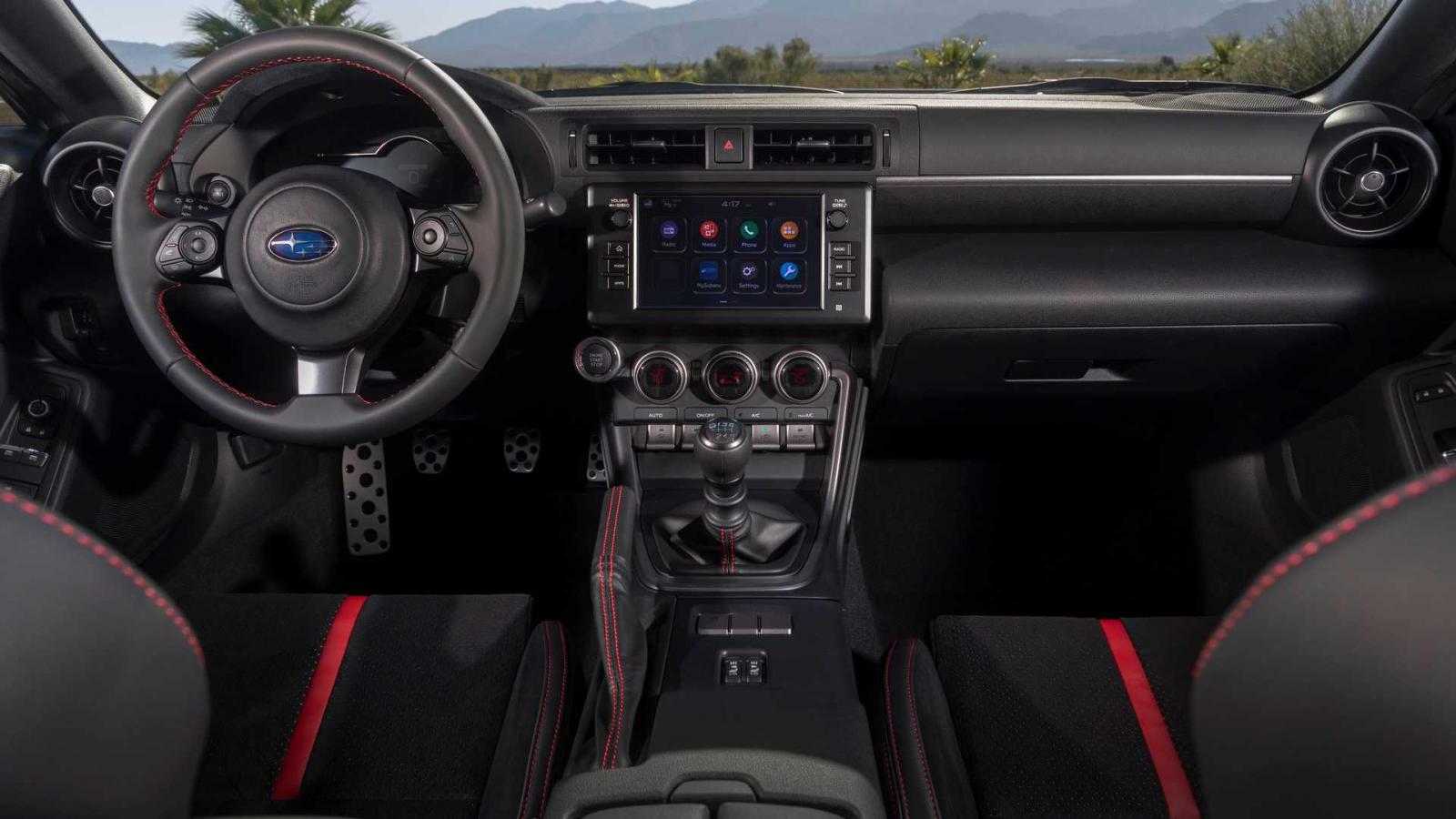 Xe thể thao Subaru BRZ 2022 mãn nhãn từ ngoài vào trong.
