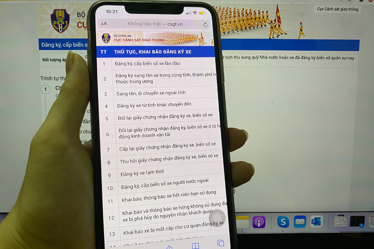 Khách hàng có thể tự làm thủ tục, có thể nộp thuế, hồ sơ bấm biến bằng hình thức online
