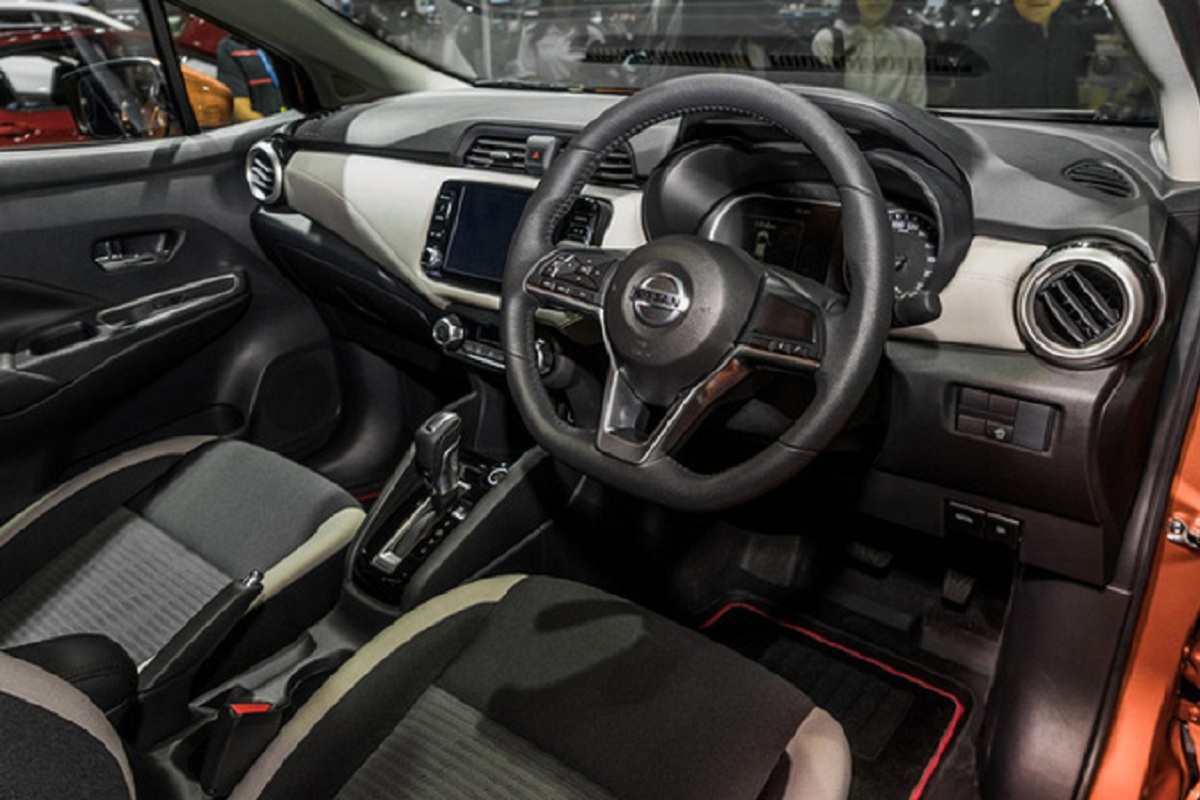 Khoang nội thất bọc da của Nissan Almera thế hệ mới. a2
