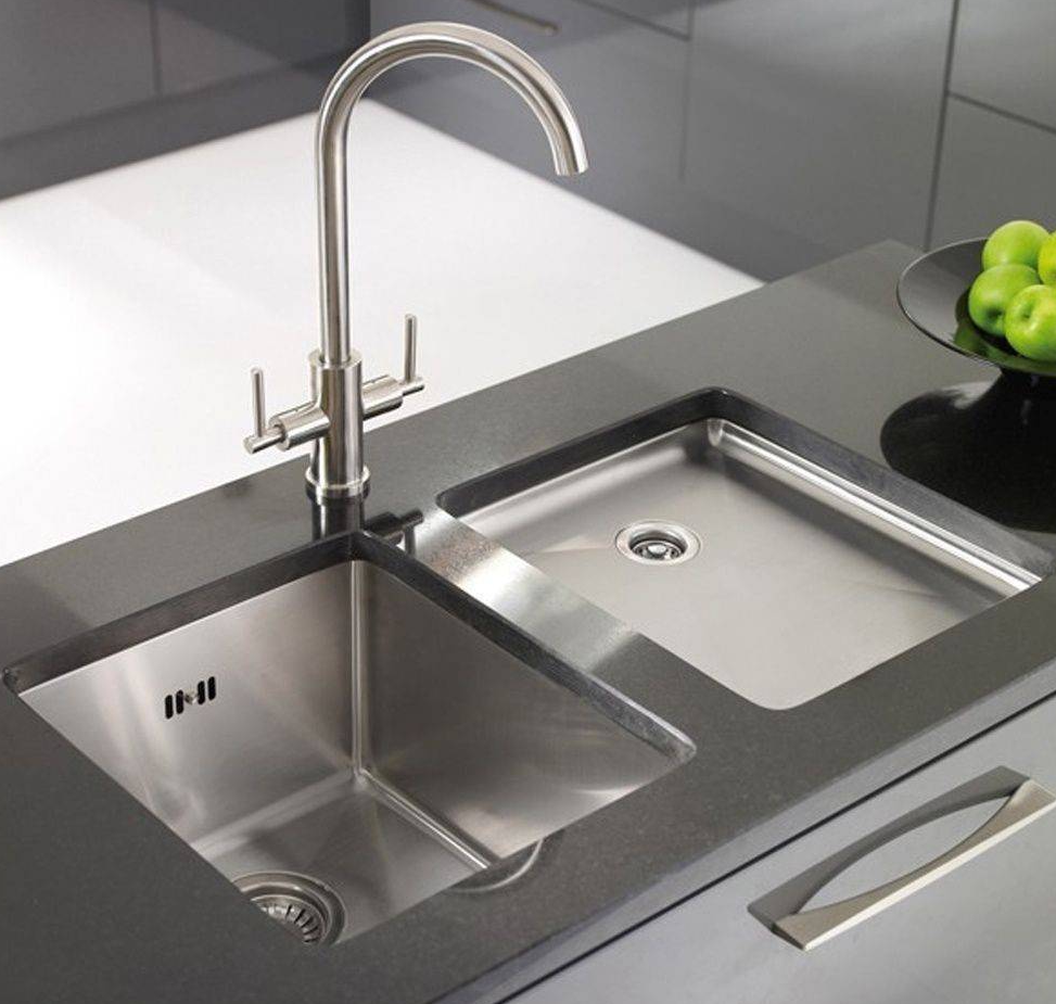 Độ n&ocirc;ng, s&acirc;u của bồn rửa cần ph&ugrave; hợp với chiều cao của người d&ugrave;ng.