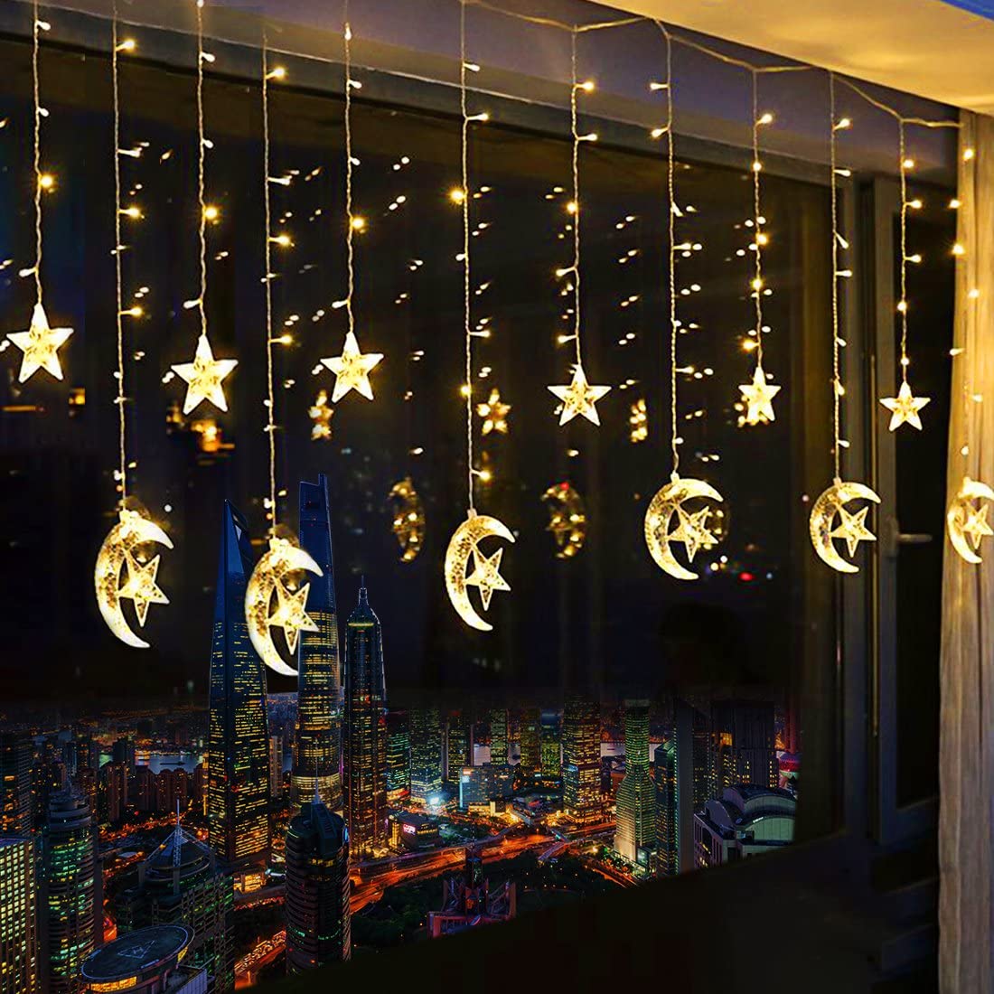 Sử dụng đ&egrave;n led để trang tr&iacute; cửa sổ