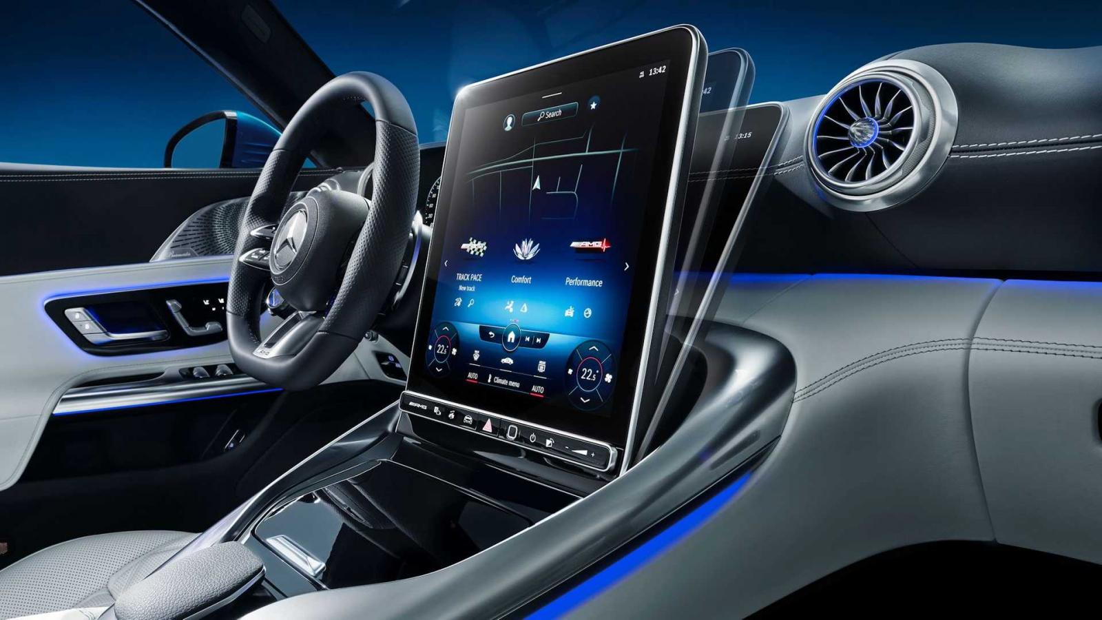 Mercedes-AMG SL 2022 Roadster sở hữu loạt công nghệ thông minh nâng tầm trải nghiệm người dùng.