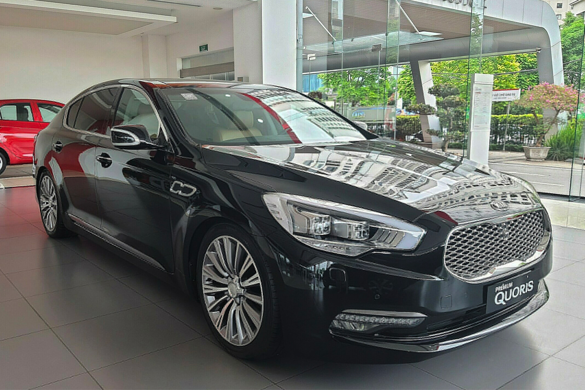 Chật vật doanh số, xe sang mất giá hơn nửa tỷ đồng, thậm chí "mua 1 tặng 1".