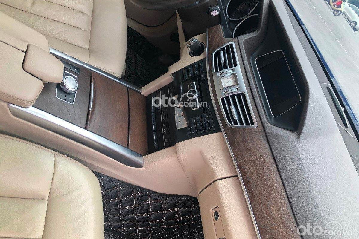 Mercedes-Benz E200 vẫn thừa hưởng thiết kế đẳng cấp vốn có của dòng xe E-Class.