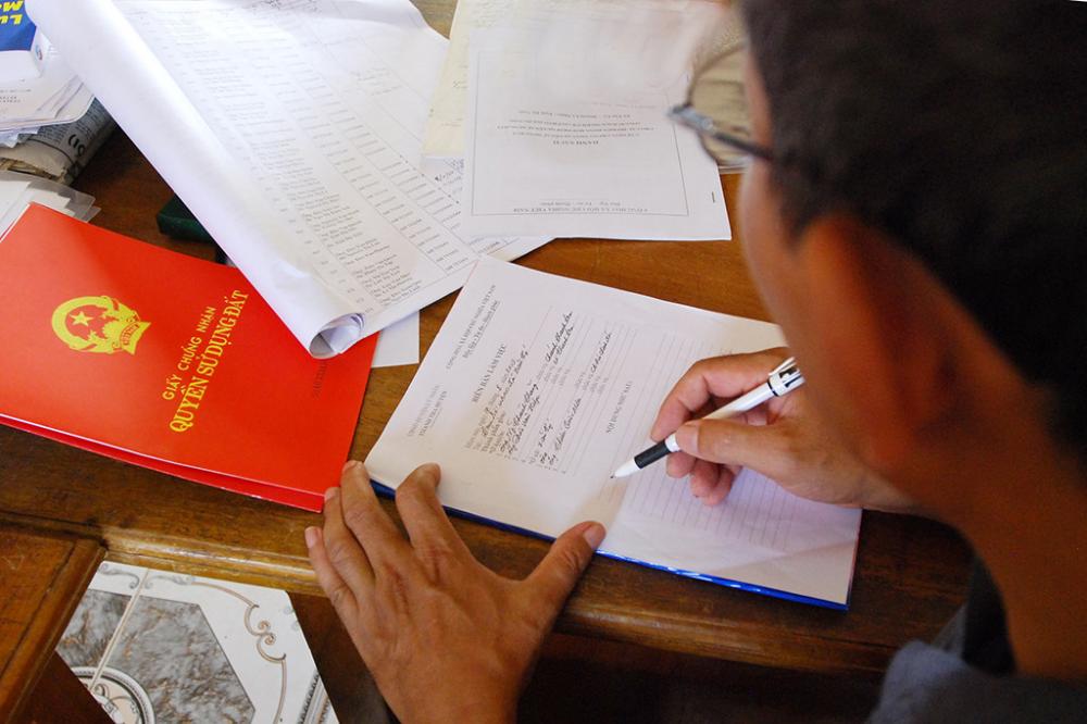 L&agrave;m sổ đỏ