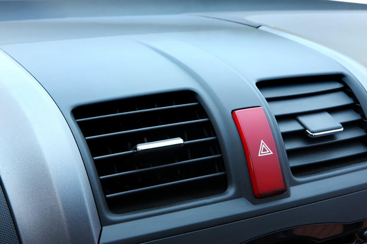 N&uacute;t đ&egrave;n cảnh b&aacute;o nguy hiểm.