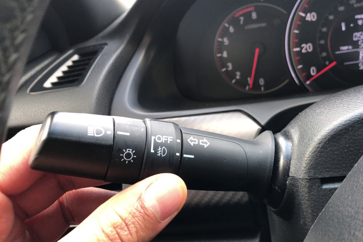 N&uacute;t gạt nước, phun nước.