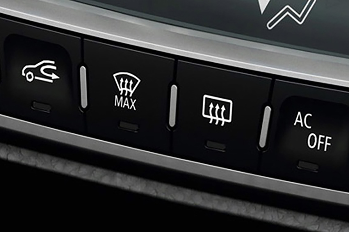 Sấy k&iacute;nh trước v&agrave; sau tr&ecirc;n &ocirc; t&ocirc;.