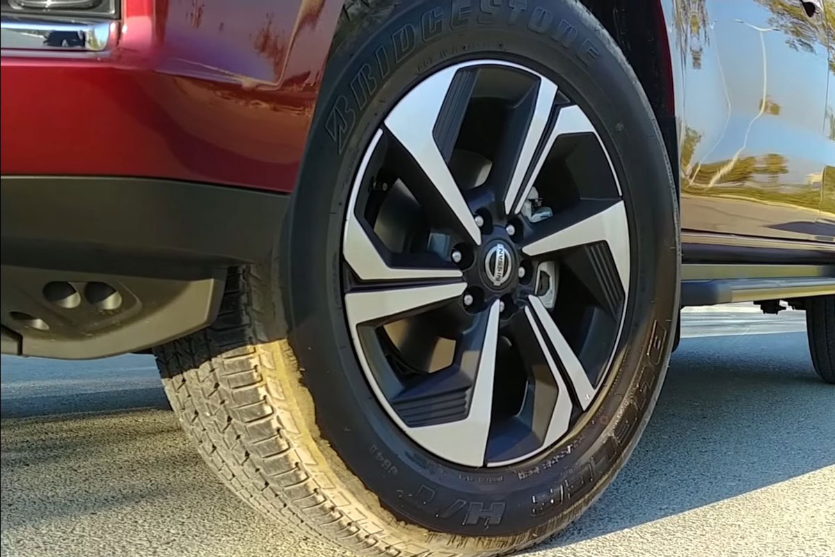 Đánh giá xe Nissan Terra 2021: La-zăng Ảnh La-zăng xe Nissan Terra 2021