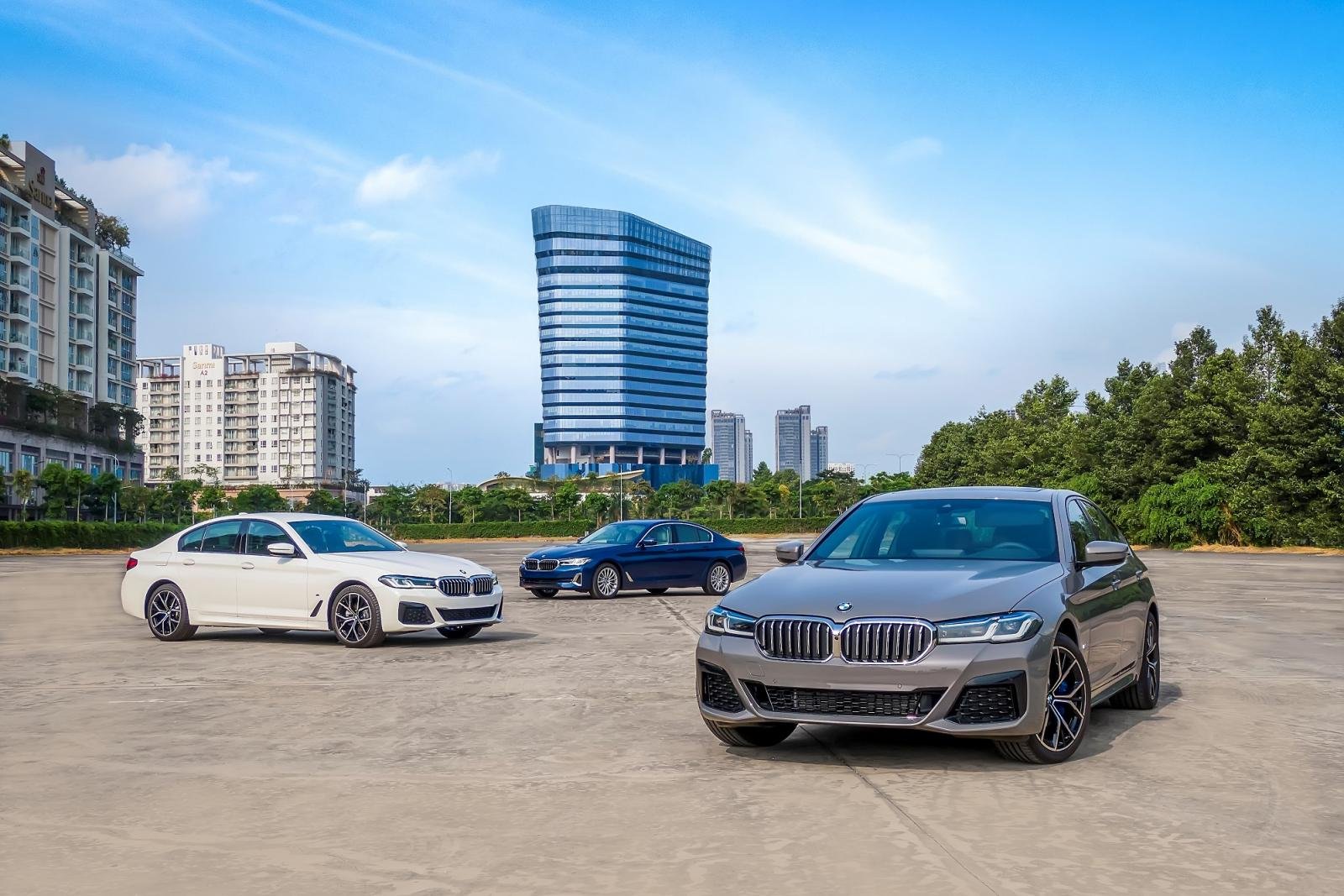 BMW 5-Series&nbsp;gi&aacute; dao động từ&nbsp;2,499 - 3,289 tỷ đồng. 1