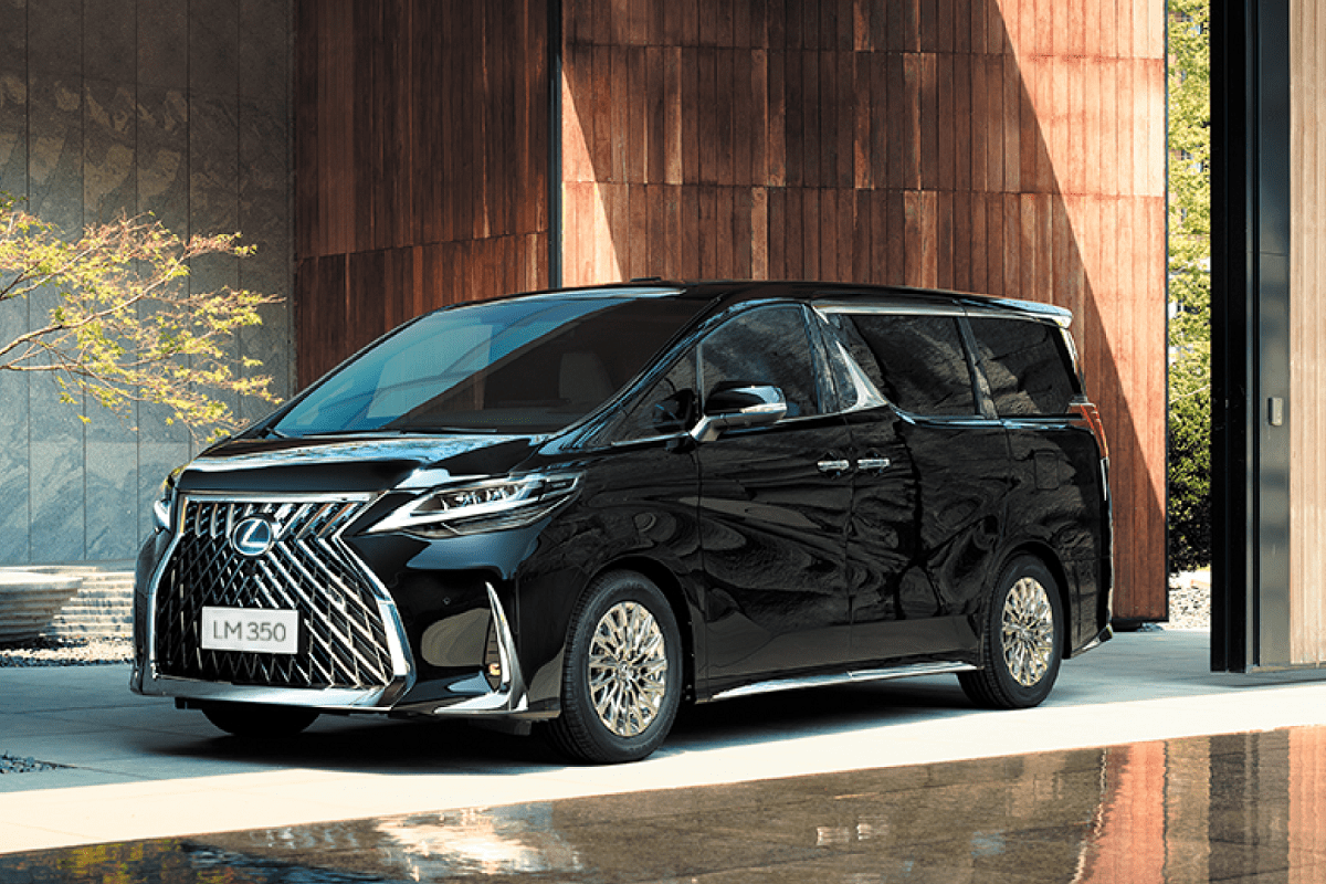 Lexus LM 350 mở b&aacute;n tại Việt Nam v&agrave;o giữa năm 2021 với 2 biến thể l&agrave; 4 v&agrave; 7 chỗ ngồi. 1