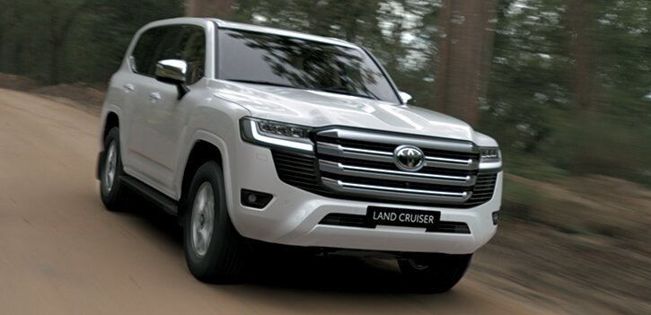 Tại Việt Nam, Toyota Land Cruiser thế hệ mới được ph&acirc;n phối theo diện &ocirc; t&ocirc; nhập khẩu.